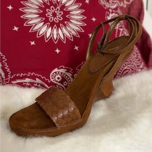 Sandal, barely used. Good condition